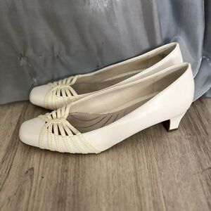 vintage pleated bow kitten heels